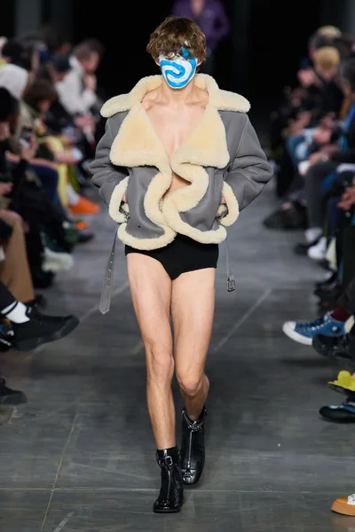 Look 28